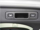 ◆予約クローズ機能付きパワーテールゲート◆キーや運転席のボタン、ハンズフリー機能など多彩なアクセスで自動開閉できます。
