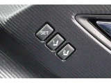 運転席のシートポジションを2か所記憶させることがシートメモリー機能が付いております。ボタンを押すと設定したシートポジションに自動で動きます♪
