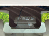 【スズキ セーフティサポート】走行中に前方の車両等を認識し、衝突しそうな時は警報とブレーキで衝突回避と被害軽減をアシスト。より安全にドライブをお楽しみいただけます。