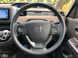 インテリアに合わせたデザインのステアリングは、運転される方のことも考え、運転しやすい形状、大きさです。是非一度、実際に触ってお確かめください。