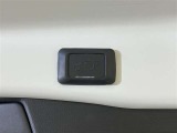 パワーバックドア搭載でバックドアの開閉が指1本♪