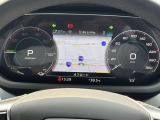 バーチャルコックピットでは、メーターやオーディオ操作、電話選択、地図の確認が可能。パネル内に高解像度の液晶ディスプレイを配置しております。