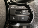 【アダプティブ・クルーズ・コントロール】予め設定した車速内でクルマが自動的に加減速。 前走車との適切な車間距離を維持しながら追従走行し、高速道路でのドライバーの疲労を軽減してくれる嬉しい機能付♪