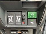 狭い駐車場での乗り降りもラクにできる両側パワースライドドア★
