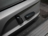 運転席パワーシート装備です。
