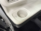 ホッとカップホルダー付き☆☆ホットドリンクをちょうど良い温度でキープしてくれる保温機能付きのカップホルダーです♪