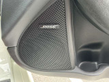【BOSEサウンド】アメリカの音響機器メーカーであるボーズ社が独自の研究開発に基づいて生み出す、「小型サイズからは想像できない迫力ある重低音」と「コンサートホールにいるような臨場感」が特徴の音響です!!