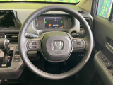 インテリアに合わせたデザインのステアリングは、運転される方のことも考え、運転しやすい形状、大きさです。是非一度、実際に触ってお確かめください。
