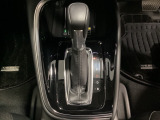 「e:HEV」は、モーター走行を中心にしながら電気エネルギーやエンジン動力を最も効率よく使い分けることができる賢いハイブリッドシステムです。サイドブレーキはスイッチ操作の電子制御パーキングブレーキです