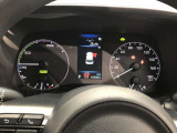 大型メーターで視界も良好な運転席廻りです。運転時の視線移動が少なくて済むので、安全性にも一役かってくれます。