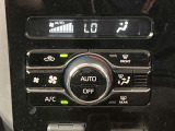 オートエアコンは温度を設定するだけで、自動で風量などを設定してくれます。運転しながら操作も必要ないので、安全性も向上します。