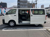 おひとり、恋人、ご友人、ご家族など、少人数でも大人数でもお出かけが楽しめます。この車で楽しいドライビングライフを送りましょう♪