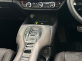直感的な操作性により、ドライバーの快適な運転を支援。P・N・Dは押す、Rは引くという人間の感覚にマッチした操作感のギアセレクターです。
