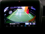 バックカメラの画像です。ガイドラインがスムースな車庫入れをサポートいたします。車庫入れの安心感がアップしますね。