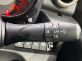 【オートライト】周りの明るさに応じて自動でヘッドライトの点灯・消灯ができる機能です!ライトの付け忘れ・消し忘れなどが無くなり、雨の日や夕方の走行も安心!トンネル通過時も便利ですね♪