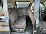 セカンドシートです!!ベンチシートになってますので、お二人の乗車ですとゆったり座って頂けますよ!!