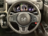 ハンドルにHondaセンシング系のクルーズコントロールやレーンキープアシストなどのスイッチが装備されています。ハンドルから手を離さず安全に操作できます。