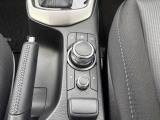 マツダコネクト  走行中もスマートに情報を操れる、マツダ独自の通信システムです。 Mazda&rsquo;s smart system for easy info access while driving.