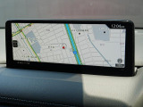 マツダコネクトの10.25インチワイドセンターディスプレイです。『Android Auto』『Apple CarPlay』や独自のコネクテッドサービスに対応したインターフェイスシステムです。