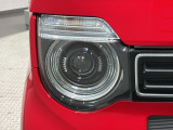 LEDヘッドライトは、点灯の瞬間から最大光量を発揮し、突然暗くなるトンネルなどでの安定感を高めます。