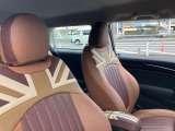 程よい固さとホールド感が自慢のシートです