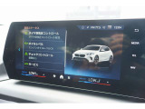 高精細ワイド・ディスプレイ: 視認性に優れた大型タッチパネルを採用。ナビゲーションだけでなく、エンターテインメント機能も鮮明に表示します。