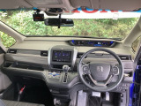 まぶしい日差しをやわらげる、青色のハーフシェイドフロントウィンドウがついています。また、プラズマクラスター技術搭載フルオートエアコンで快適です。