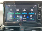 日産純正9インチメモリーナビ(MM223D-L)装備。スマートフォンによる部分地図更新、Bluetooth接続での音楽視聴、快適な画面操作と高音質なオーディオ再生。