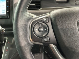 ステアリングにオーディオ操作スイッチが付いています。オーディオ画面に直接タッチしなくても操作が出来ますので、運転に集中できます。