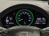 【メーターまわり】ドライバーから見やすい位置にあって安全運転に寄与します。マルチインフォメーションディスプレイでは、クルマに関する情報の確認はもちろん、各種安全機能・装備のON/OFFも設定可能。