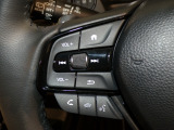 【ステアリングリモコン】ステアリングにオーディオ調節可能なスイッチが装備されていますので運転中でも視線をそらさずにオーディオの調節が可能です!