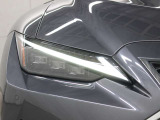 LEDヘッドランプには「オートマチックハイビームシステム」を搭載。夜間走行時にハイビームで走行可能と判断した場合、ロービームとハイビームを自動的に切り替え、前方視界確保をアシストします。