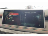 高精細ワイド・ディスプレイ: 視認性に優れた大型タッチパネルを採用。ナビゲーションだけでなく、エンターテインメント機能も鮮明に表示します。