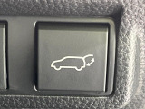 【パワーバックドア】スマートキーや運転席のボタンを押すだけでリアゲートが自動で開閉します!荷物を持っている時や、高い位置にあるバックドアを閉める際に便利な機能です♪