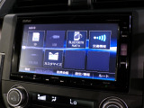 CD、DVD、Bluetooth、AM、FM、スマートフォン接続ができます。