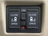 【両側パワースライドドア】両側がパワースライドドアになっており、運転席のスイッチやスマートキーでも開閉が可能です!開口部も広いので乗り降りも楽々♪