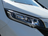 ■LEDヘッドライト■消費電力は少なく、しっかり明るいLEDヘッドライトです!電球タイプ、ハロゲンのライトよりも長く使えるのが特徴です。従来のオレンジ色に近い光ではなく白く明るく照らします