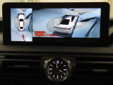 純正ナビ付です。もちろん車両後方を表示するバックガイドモニターが付いていて車庫入れ安心!