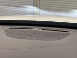 【harman kardon】ハーマンカードンのHi-Fiスペシャリストと共に、モデル別に開発・設計された専用チューニングが臨場感溢れる音響空間を実現しています。