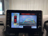 【パノラミックビューモニター】専用のカメラにより、上から見下ろしたような視点で360度車の周囲を確認することができます。