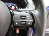 Hondaセンシングの機能のひとつ、アダプティブクルーズコントロール付!アクセルから足を離しても設定したスピードと前車との車間を保ち走行してくれます!車線維持もアシスト☆高速道路で疲労軽減ですね☆