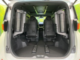 【パワーバックドア】スマートキーや運転席のボタンを押すだけでリアゲートが自動で開閉します!荷物を持っている時や、高い位置にあるバックドアを閉める際に便利な機能です♪