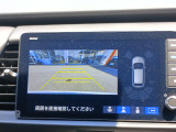 バック駐車が苦手な方や、初めてのお車で不安な方も安心。後方の映像をナビ画面に表示するため、周囲を確認しながらスムーズに駐車できます。