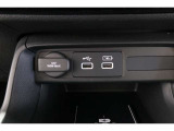 スマートフォンなどの音楽再生が可能なUSB接続ジャック装備車両です♪♪♪