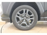 純正なので車に似合うデザインになっていますね。スタッドレスタイヤもご相談下さい。