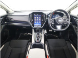 視界の良さが魅力の運転しやすいコックピット。シンプルで操作性に優れたインパネデザインと、SUBARUならではの安全性能への徹底したこだわりが光る視界設計です。