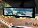 【インテリジェントルームミラー】後席の大きな荷物や同乗者で後方が確認しづらい時でも安心!カメラが撮影した車両後方の映像をルームミラー内に表示。クリアな視界で状況の確認が可能です!