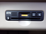 ■【ETC車載器】が装備されています。セットアップをしてお渡しとなり、ETCカードを差し込むだけで高速道路の利用が可能です。