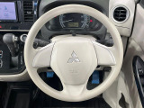 インテリアに合わせたデザインのステアリングは、運転される方のことも考え、運転しやすい形状、大きさです。是非一度、実際に触ってお確かめください。