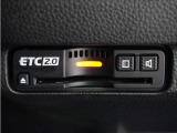 ◆ETC2.0装着◆進化したドライブ体験。料金収受システムだけだったETCが生まれ変わって、高速道路を賢く使うETC2.0に進化しました。多彩な情報サービスが便利で快適なドライブ体験を提供します。